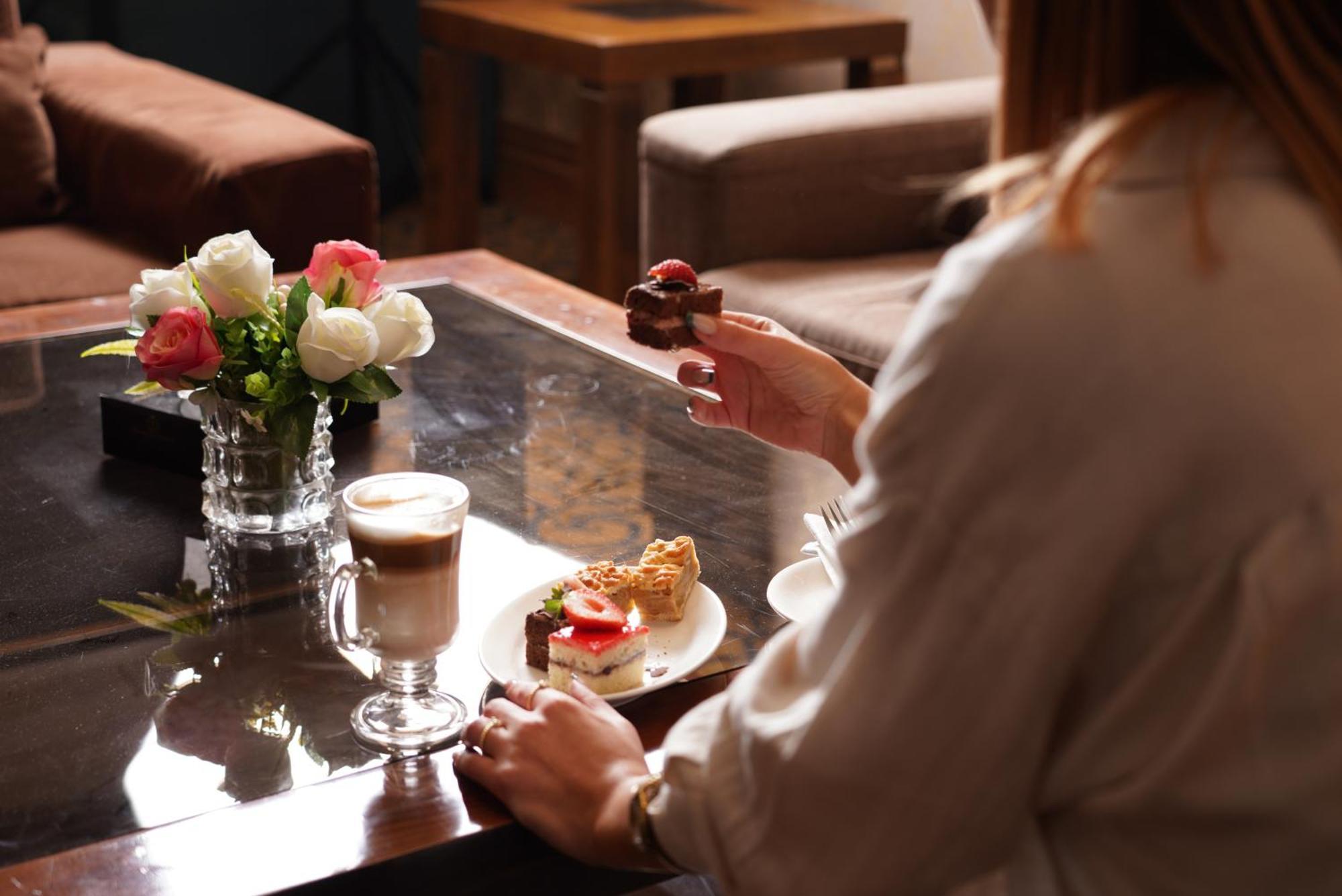 โรงแรมเธาแซนด์ ไนท์ อัมมาน ภายนอก รูปภาพ Afternoon tea