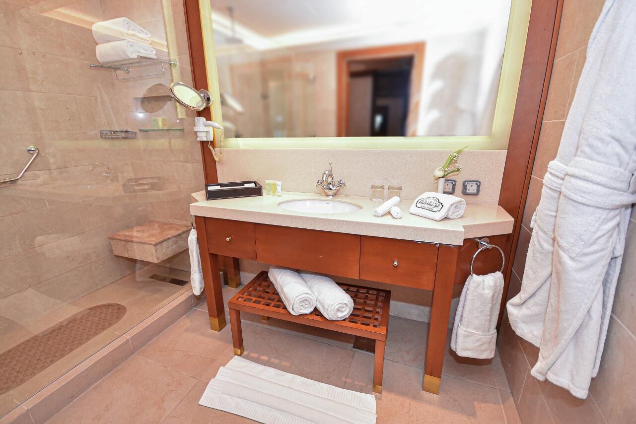 โรงแรมเธาแซนด์ ไนท์ อัมมาน ภายนอก รูปภาพ Bathroom