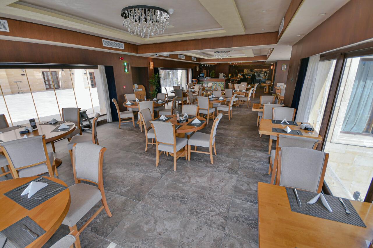 โรงแรมเธาแซนด์ ไนท์ อัมมาน ภายนอก รูปภาพ A restaurant in Tokyo, Japan