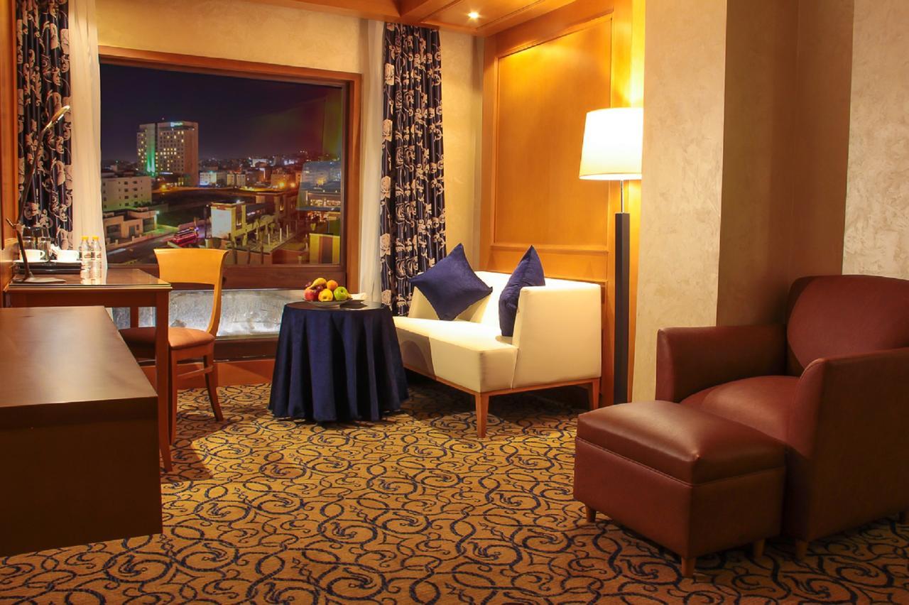 โรงแรมเธาแซนด์ ไนท์ อัมมาน ภายนอก รูปภาพ A suite at the hotel
