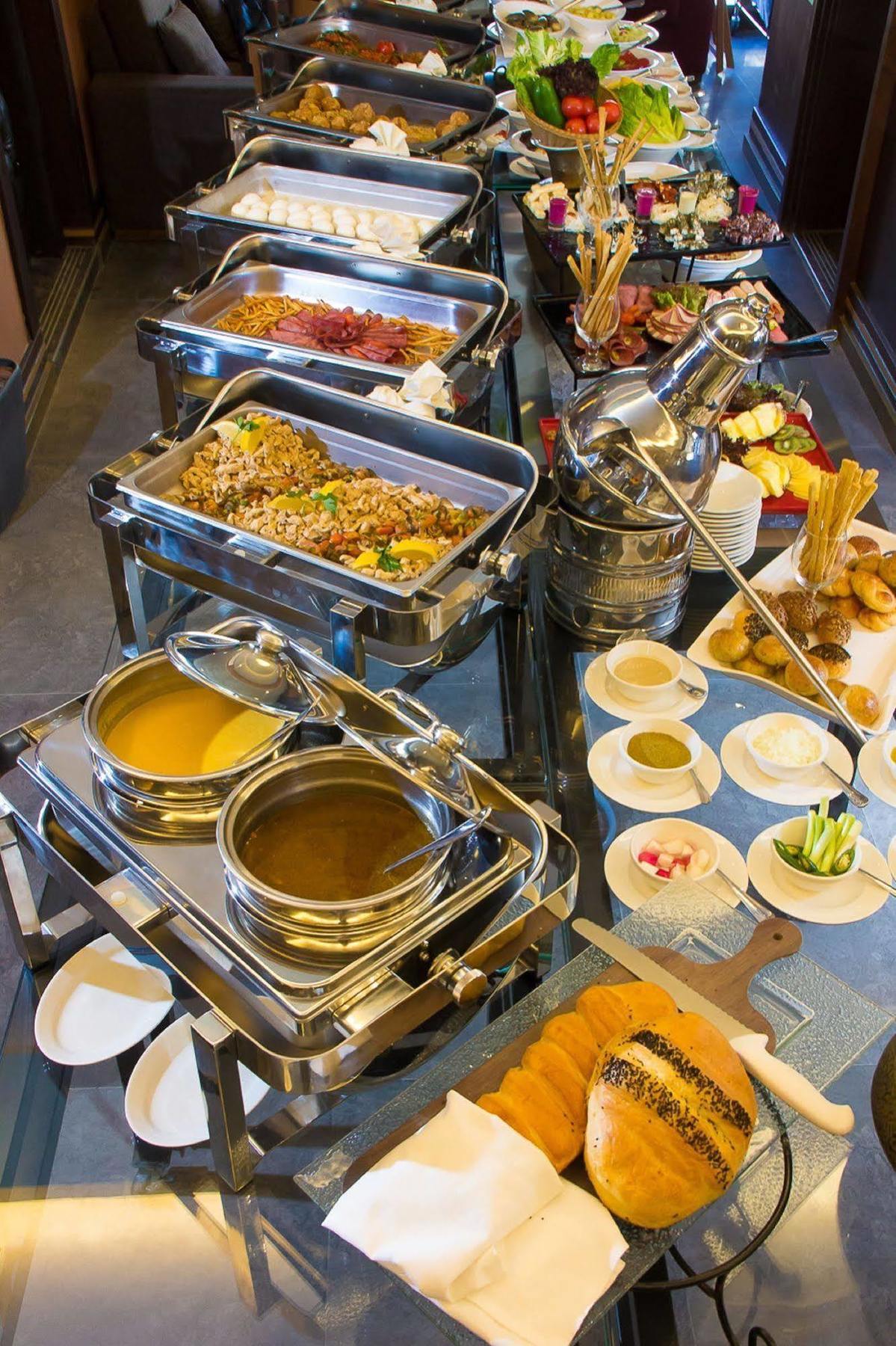 โรงแรมเธาแซนด์ ไนท์ อัมมาน ภายนอก รูปภาพ A chafing dish